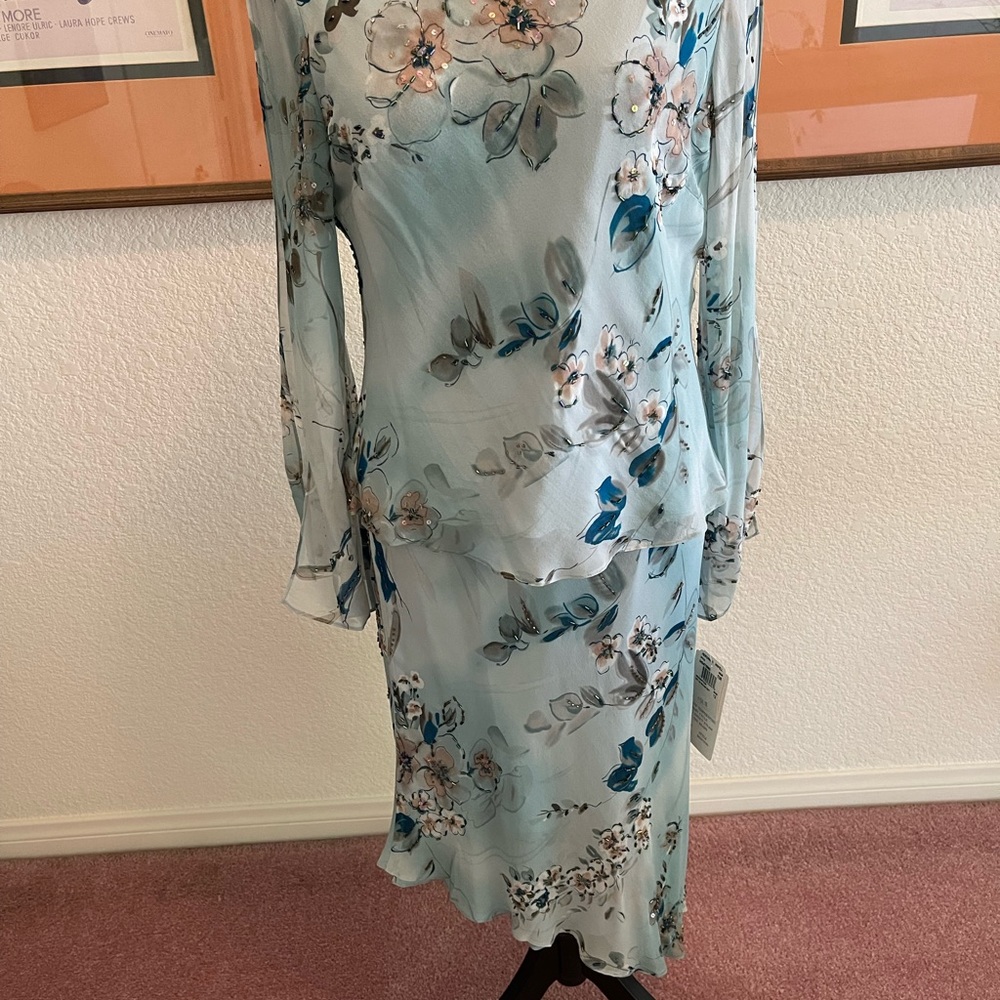 🌺BRAND NEW🌺 Papell Boutique Beaded ensemble with flowing open sleeves!
